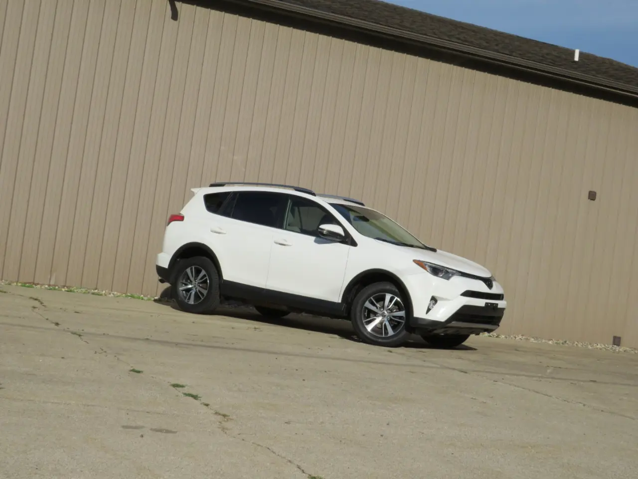 2018 Toyota RAV4 XLE AWD photo