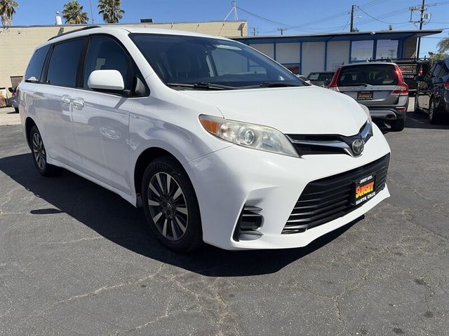 2018 Toyota Sienna LE AWD photo