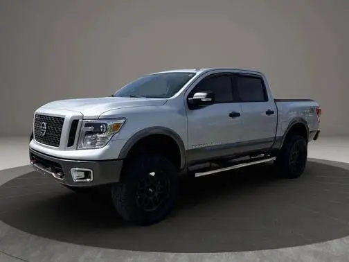 2018 Nissan Titan PRO-4X 4WD photo