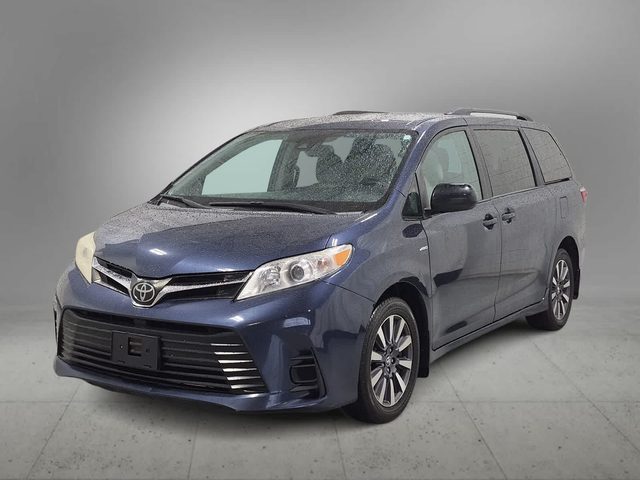 2018 Toyota Sienna LE AWD photo