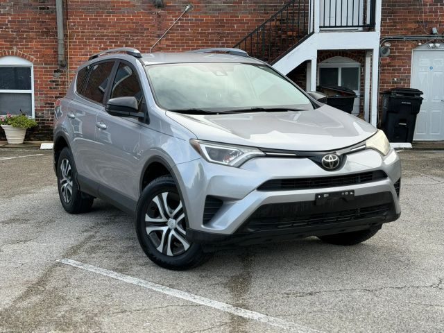 2018 Toyota RAV4 LE FWD photo