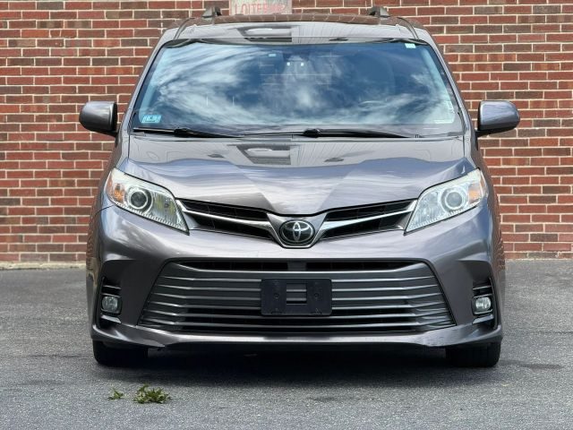 2018 Toyota Sienna XLE Premium AWD photo