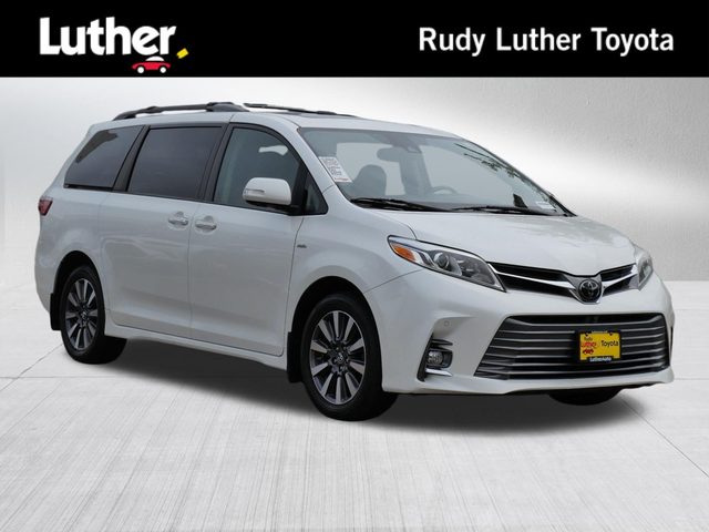 2018 Toyota Sienna Limited Premium AWD photo
