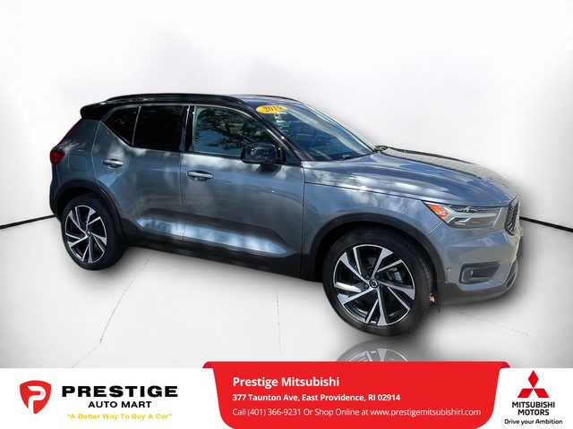 2019 Volvo XC40 Momentum AWD photo