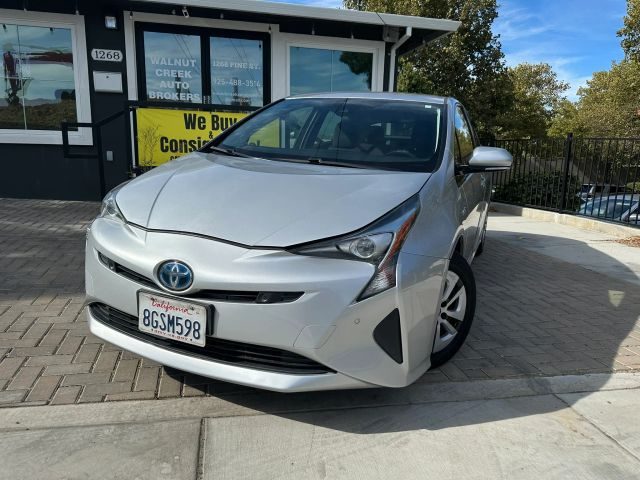 2018 Toyota Prius Three FWD photo