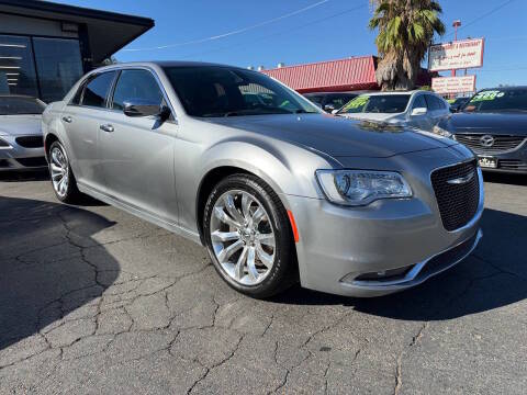 2018 Chrysler 300 Limited RWD photo