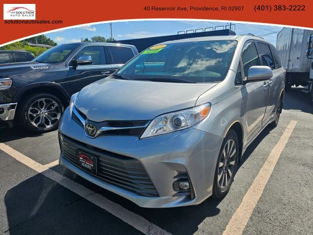 2018 Toyota Sienna XLE AWD photo