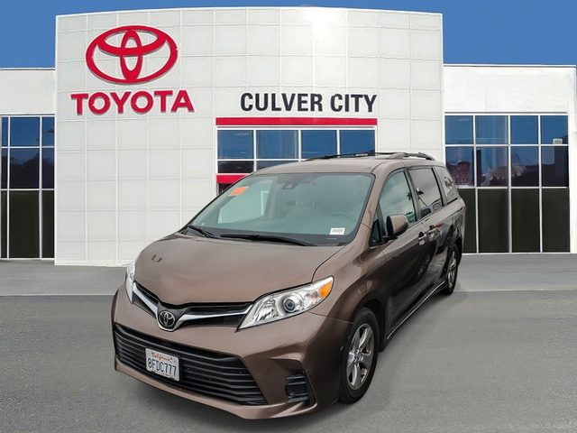 2018 Toyota Sienna LE FWD photo