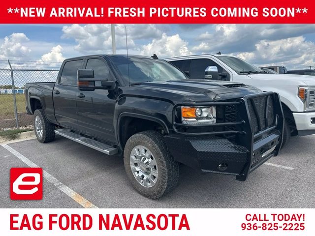 2018 GMC Sierra 2500HD Denali 4WD photo