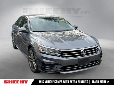 2018 Volkswagen Passat R-Line FWD photo