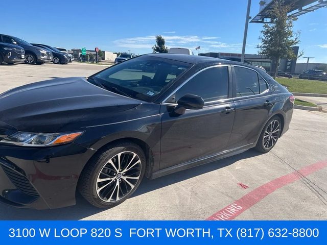 2018 Toyota Camry SE FWD photo