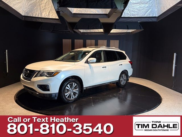 2018 Nissan Pathfinder SV 4WD photo