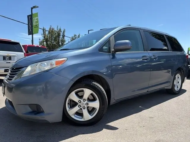 2017 Toyota Sienna LE FWD photo