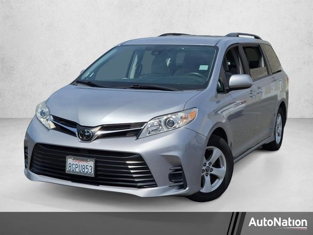 2018 Toyota Sienna LE FWD photo