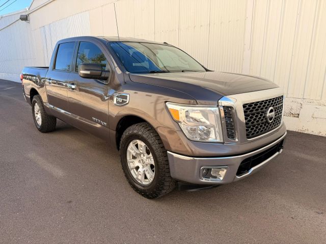 2017 Nissan Titan SV 4WD photo