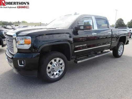 2018 GMC Sierra 2500HD Denali 4WD photo