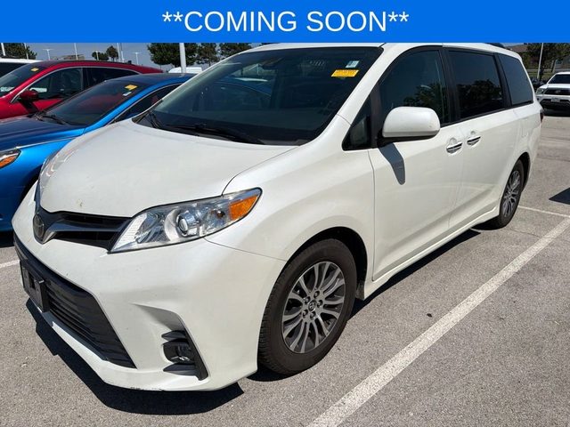2018 Toyota Sienna XLE FWD photo