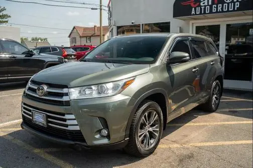 2018 Toyota Highlander LE Plus AWD photo