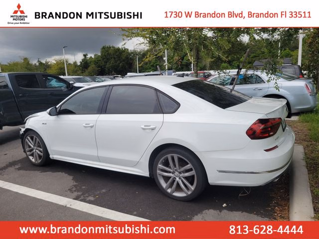 2018 Volkswagen Passat R-Line FWD photo