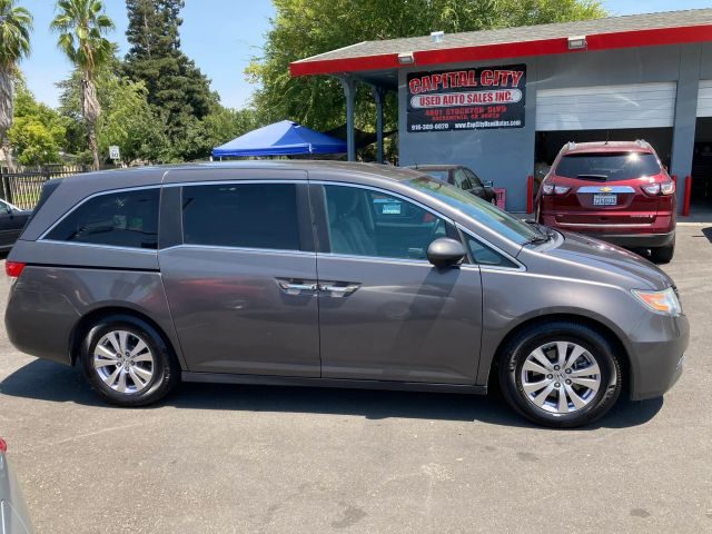 2016 Honda Odyssey SE FWD photo