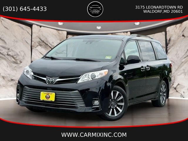 2018 Toyota Sienna XLE AWD photo