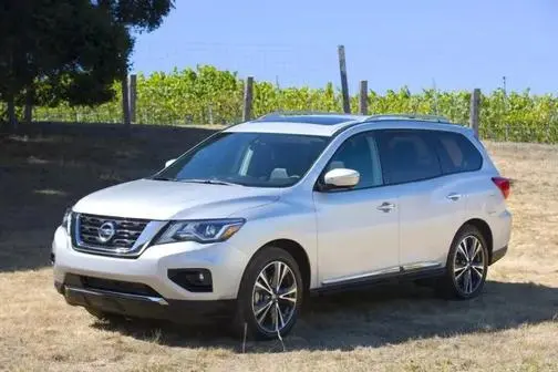 2018 Nissan Pathfinder SV 4WD photo