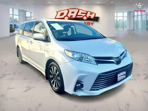 2018 Toyota Sienna XLE Premium AWD photo