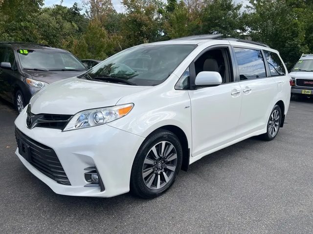 2018 Toyota Sienna XLE AWD photo