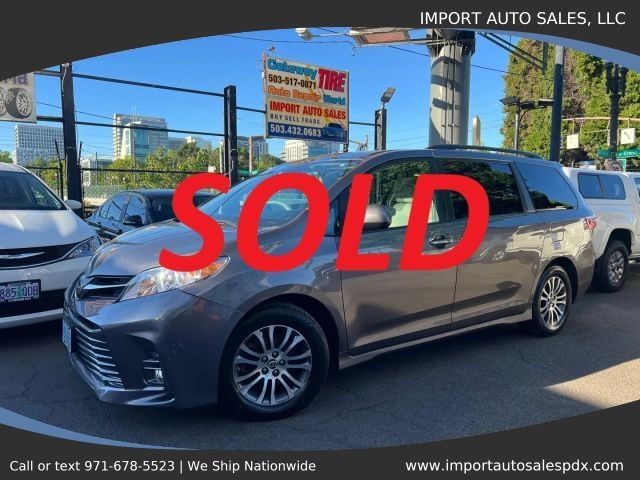 2018 Toyota Sienna XLE Premium FWD photo