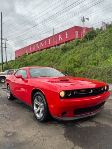 2015 Dodge Challenger SXT RWD photo