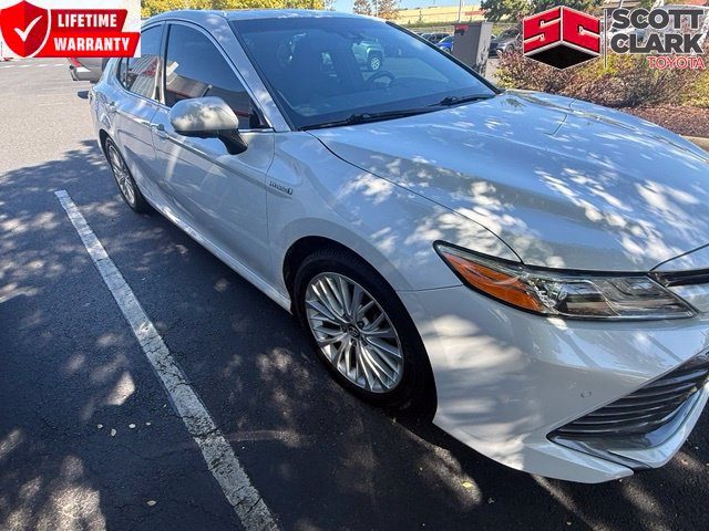 2018 Toyota Camry Hybrid XLE FWD photo