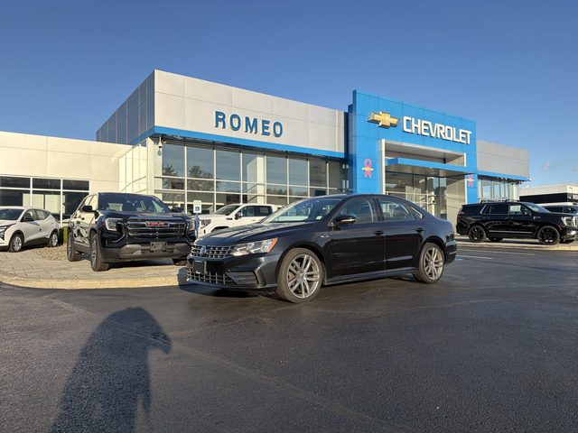 2018 Volkswagen Passat R-Line FWD photo