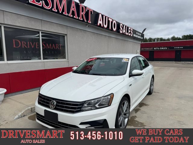 2018 Volkswagen Passat R-Line FWD photo