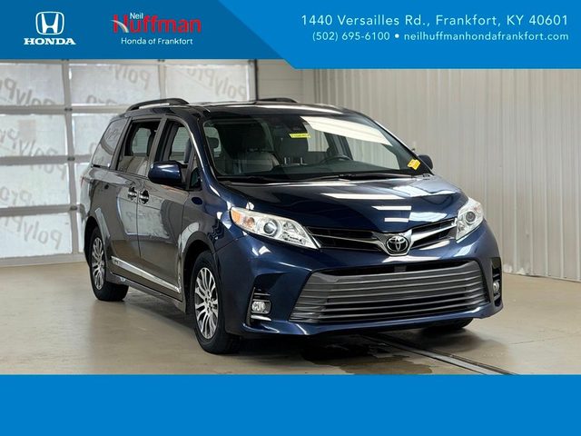 2018 Toyota Sienna XLE FWD photo