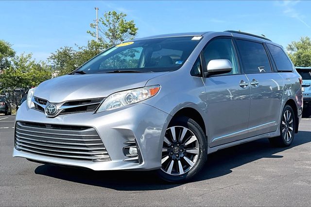 2018 Toyota Sienna XLE AWD photo