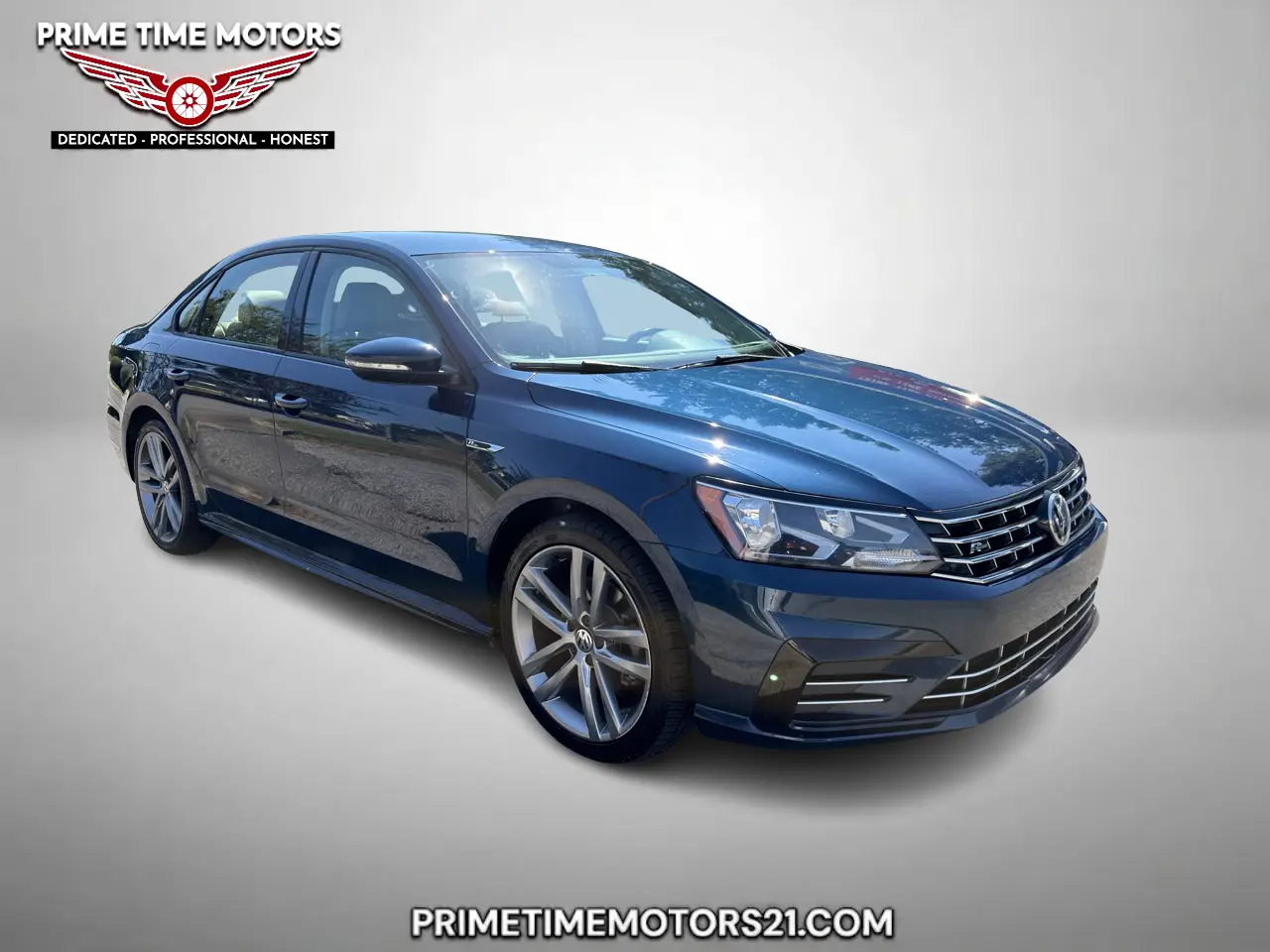2018 Volkswagen Passat R-Line FWD photo