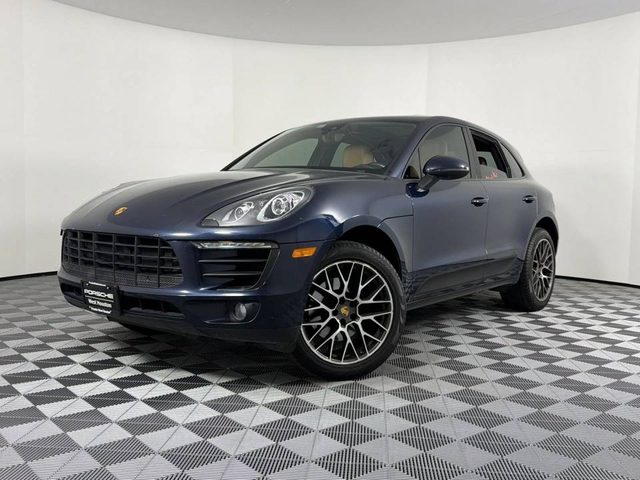 2018 Porsche Macan  AWD photo