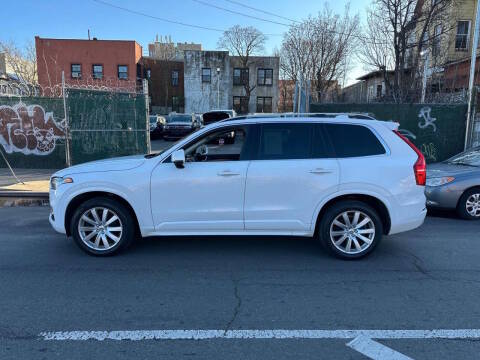2019 Volvo XC90 Momentum AWD photo