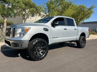 2017 Nissan Titan SV 4WD photo