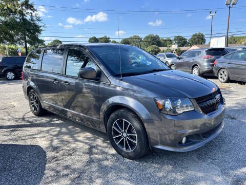 2018 Dodge Grand Caravan SXT FWD photo