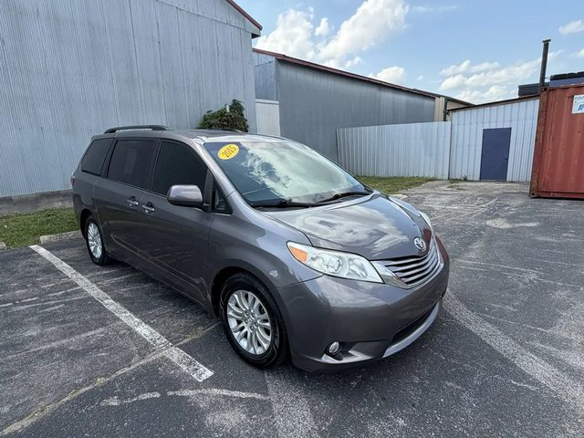 2015 Toyota Sienna XLE FWD photo