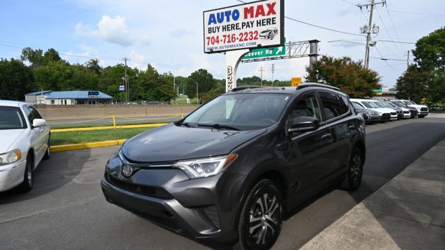 2018 Toyota RAV4 LE FWD photo