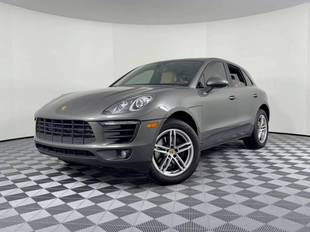 2018 Porsche Macan  AWD photo