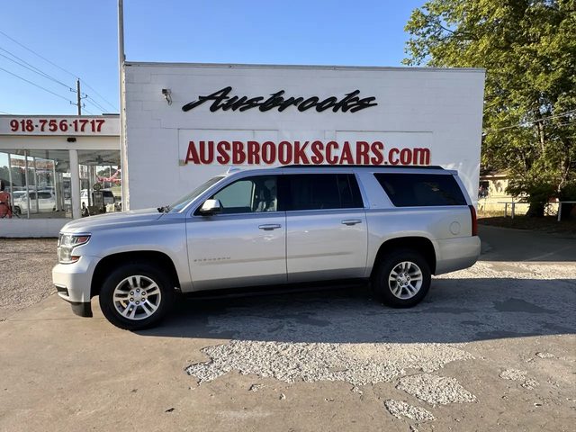 2017 Chevrolet Suburban LT 4WD photo