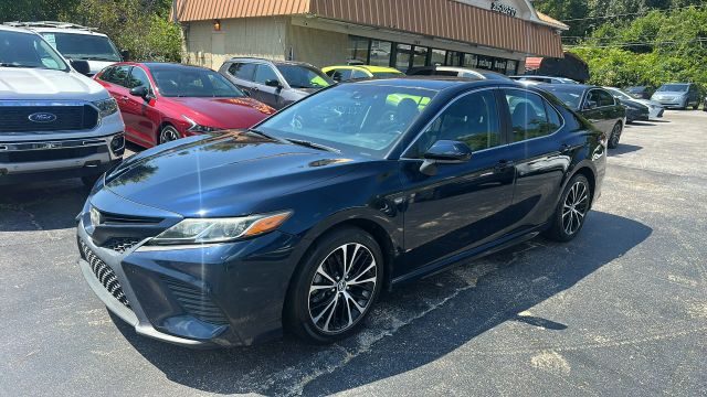 2018 Toyota Camry SE FWD photo