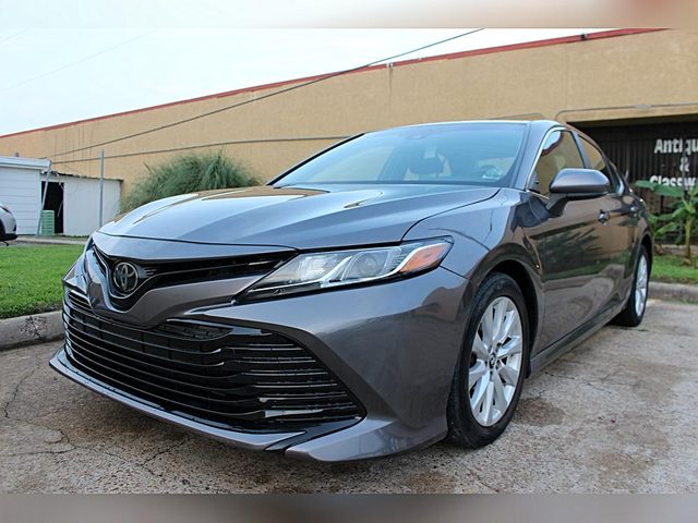 2018 Toyota Camry LE FWD photo