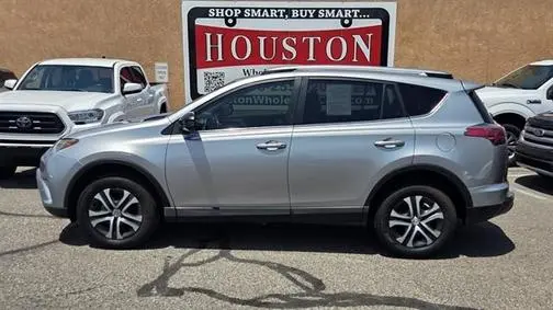2018 Toyota RAV4 LE FWD photo