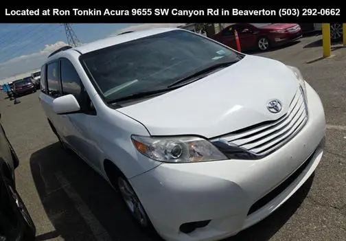 2017 Toyota Sienna LE FWD photo