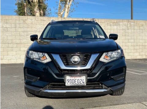 2018 Nissan Rogue SV FWD photo