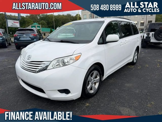 2015 Toyota Sienna LE FWD photo